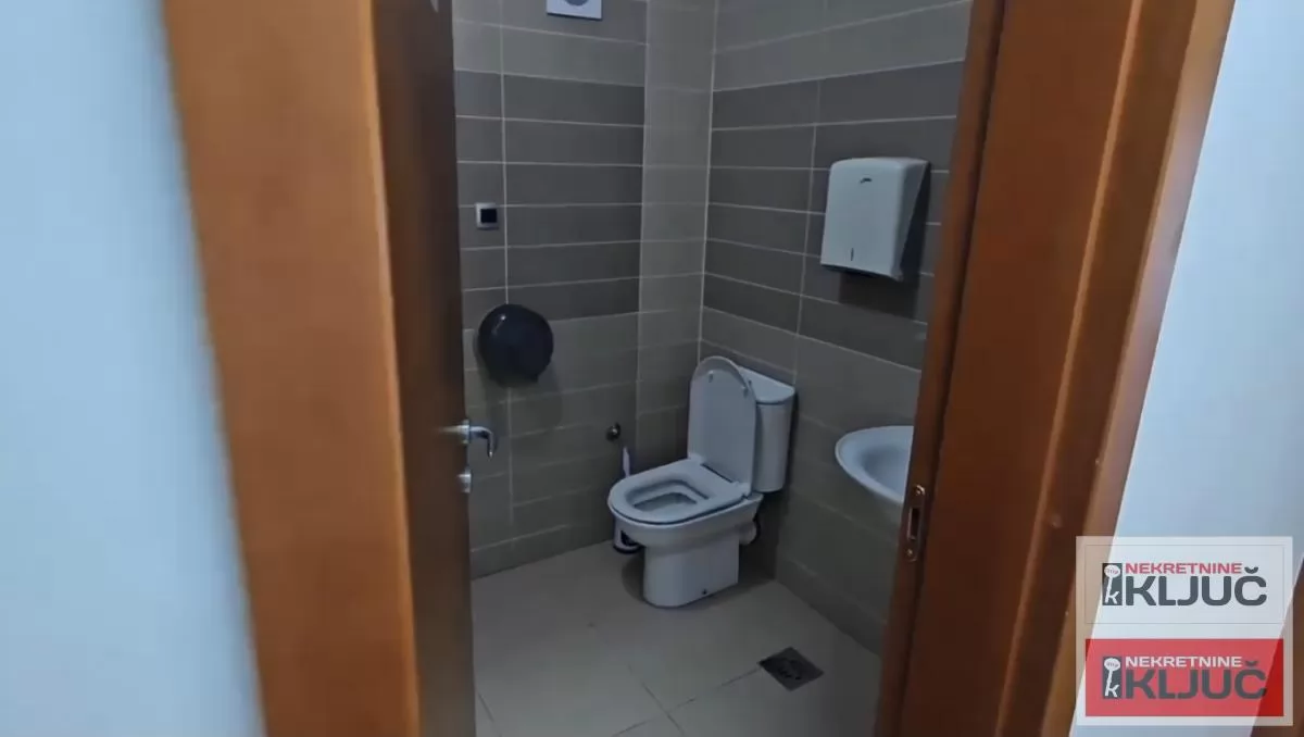 SPENS IZDAJE SE OPREMLJEN KANCELARIJSKI PROSTOR 10