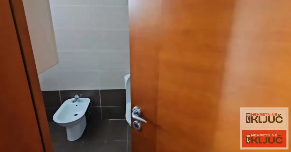 SPENS IZDAJE SE OPREMLJEN KANCELARIJSKI PROSTOR 11