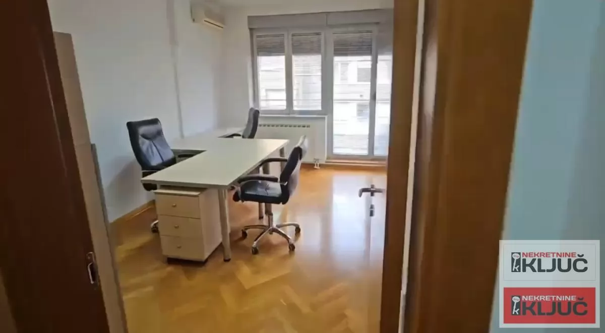 SPENS IZDAJE SE OPREMLJEN KANCELARIJSKI PROSTOR 5
