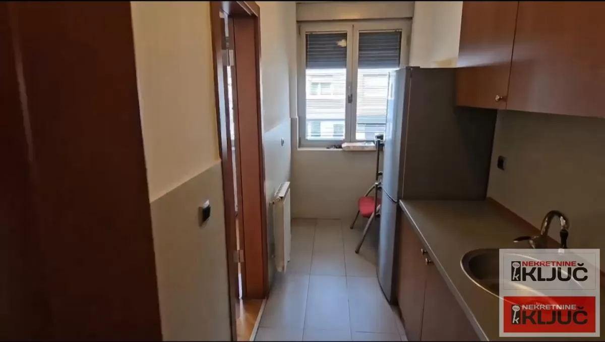 SPENS IZDAJE SE OPREMLJEN KANCELARIJSKI PROSTOR 8