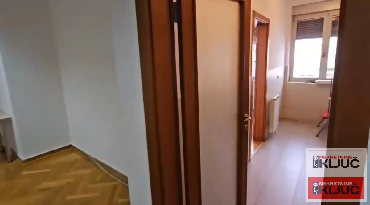 SPENS IZDAJE SE OPREMLJEN KANCELARIJSKI PROSTOR 9