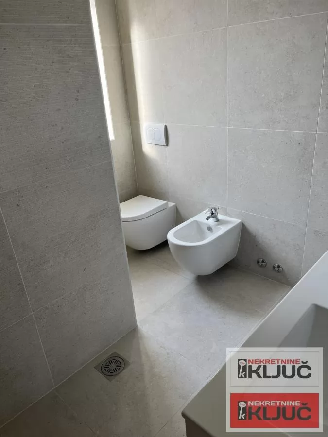 SREMSKA KAMENICA IZDAJE SE KUĆA ZA POSLOVNO-STAMBENE DELATNOST 17