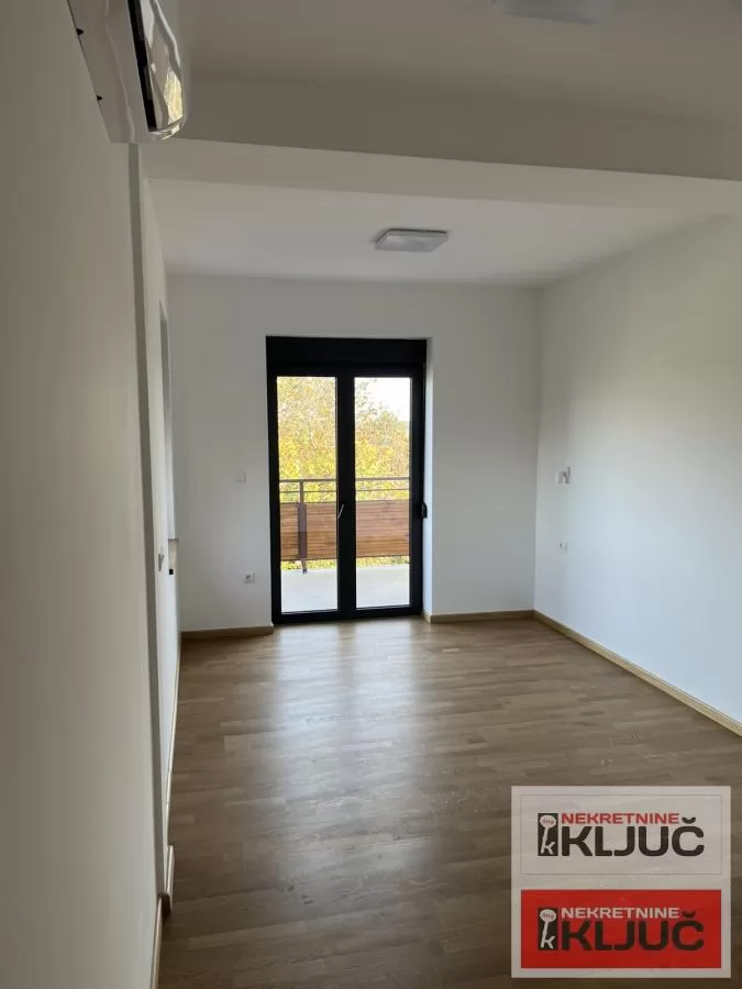 SREMSKA KAMENICA IZDAJE SE KUĆA ZA POSLOVNO-STAMBENE DELATNOST 21