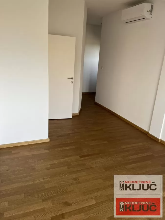 SREMSKA KAMENICA IZDAJE SE KUĆA ZA POSLOVNO-STAMBENE DELATNOST 22