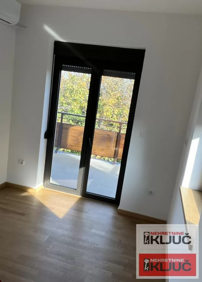 SREMSKA KAMENICA IZDAJE SE KUĆA ZA POSLOVNO-STAMBENE DELATNOST 23