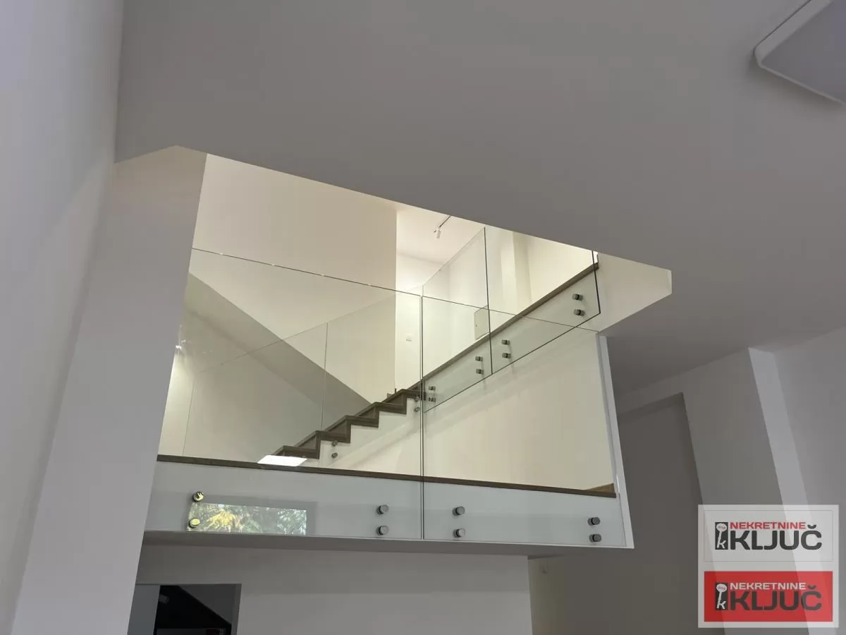 SREMSKA KAMENICA IZDAJE SE KUĆA ZA POSLOVNO-STAMBENE DELATNOST 26