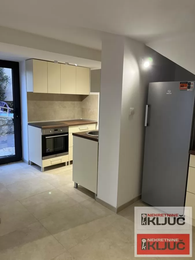 SREMSKA KAMENICA IZDAJE SE KUĆA ZA POSLOVNO-STAMBENE DELATNOST 6