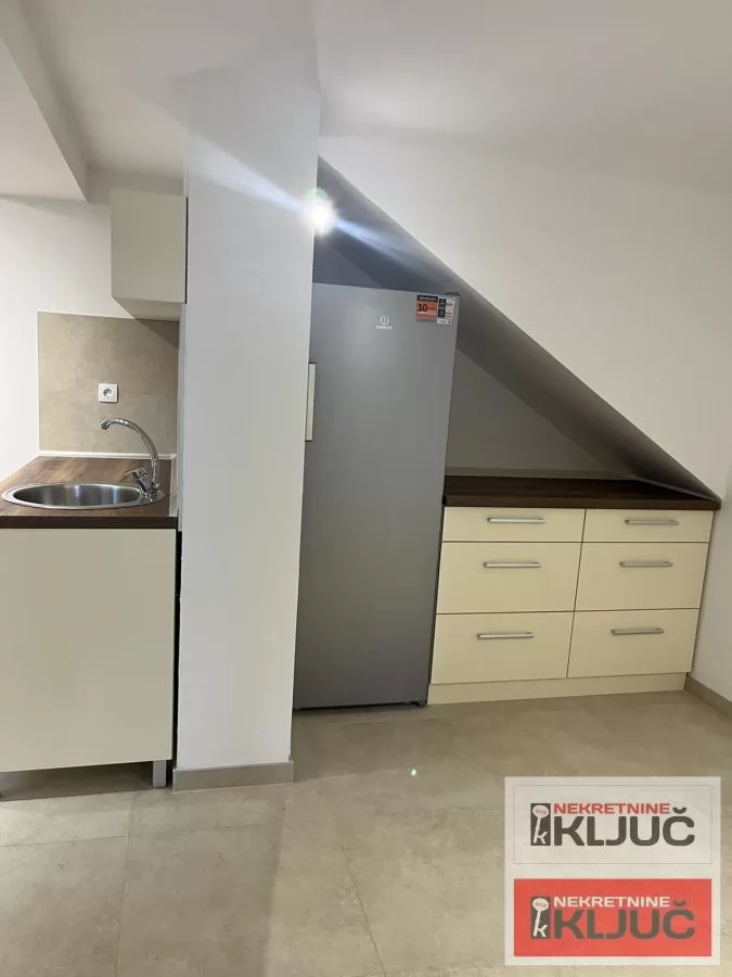 SREMSKA KAMENICA IZDAJE SE KUĆA ZA POSLOVNO-STAMBENE DELATNOST 7