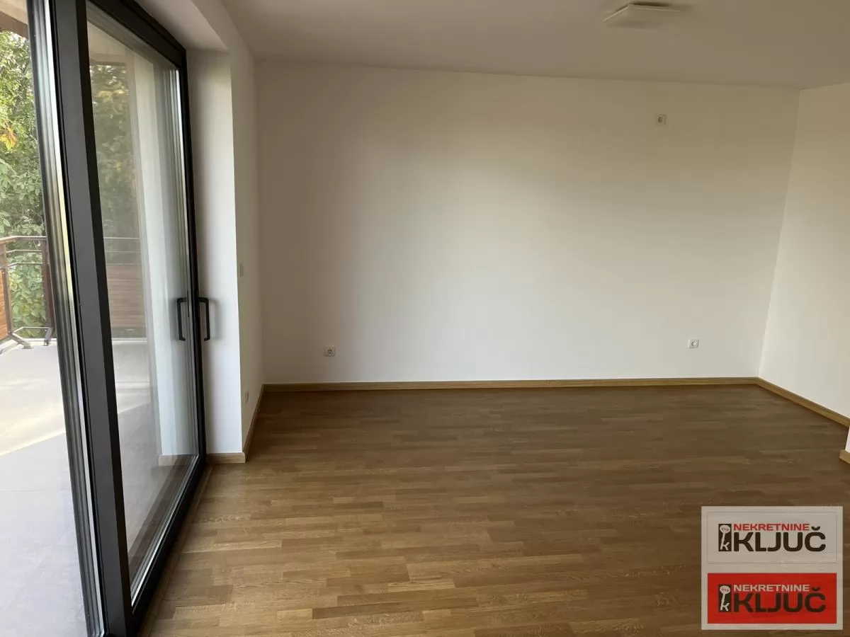 SREMSKA KAMENICA IZDAJE SE KUĆA ZA POSLOVNO-STAMBENE DELATNOST 9