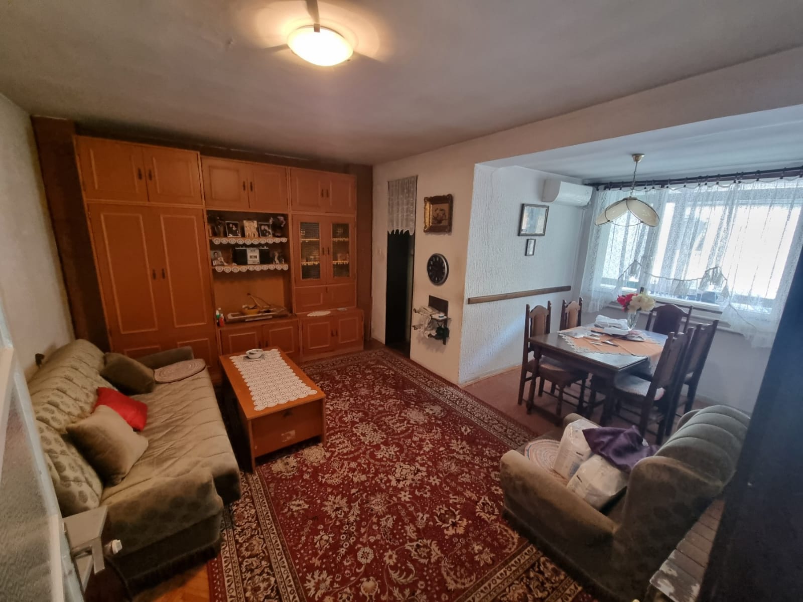 Kuca i pomocni objekti 220m2 plac 11 ari 3