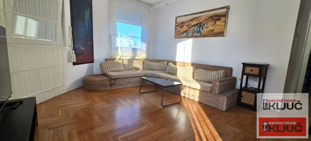 CENTAR IZDAJE SE DVOIPOSOBAN NAMEŠTEN STAN 1