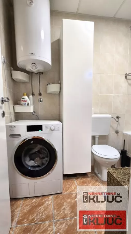 CENTAR IZDAJE SE DVOIPOSOBAN NAMEŠTEN STAN 16