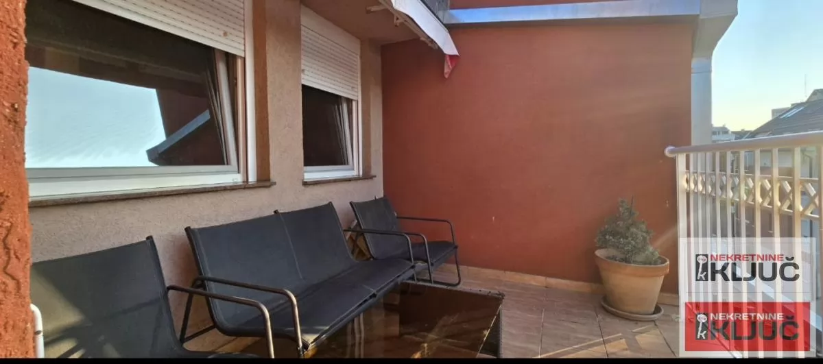 CENTAR IZDAJE SE DVOIPOSOBAN NAMEŠTEN STAN 17