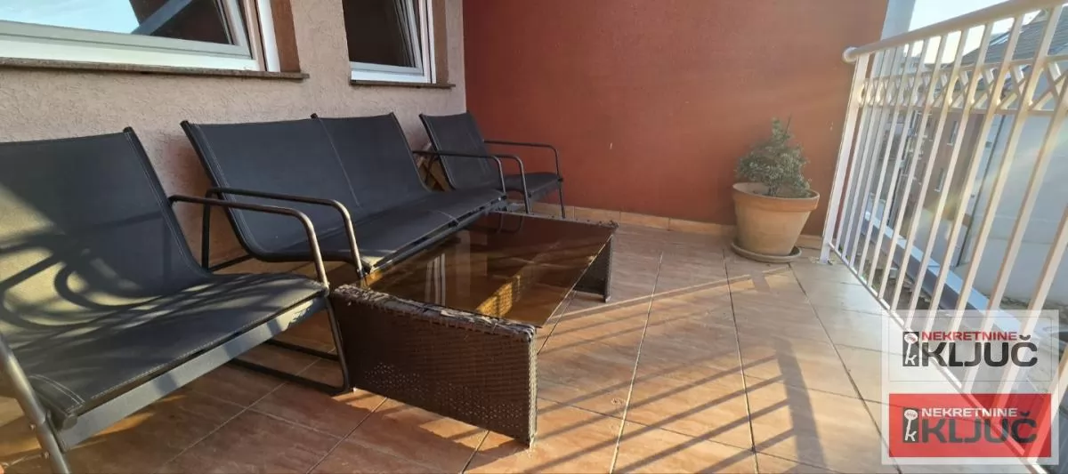 CENTAR IZDAJE SE DVOIPOSOBAN NAMEŠTEN STAN 18