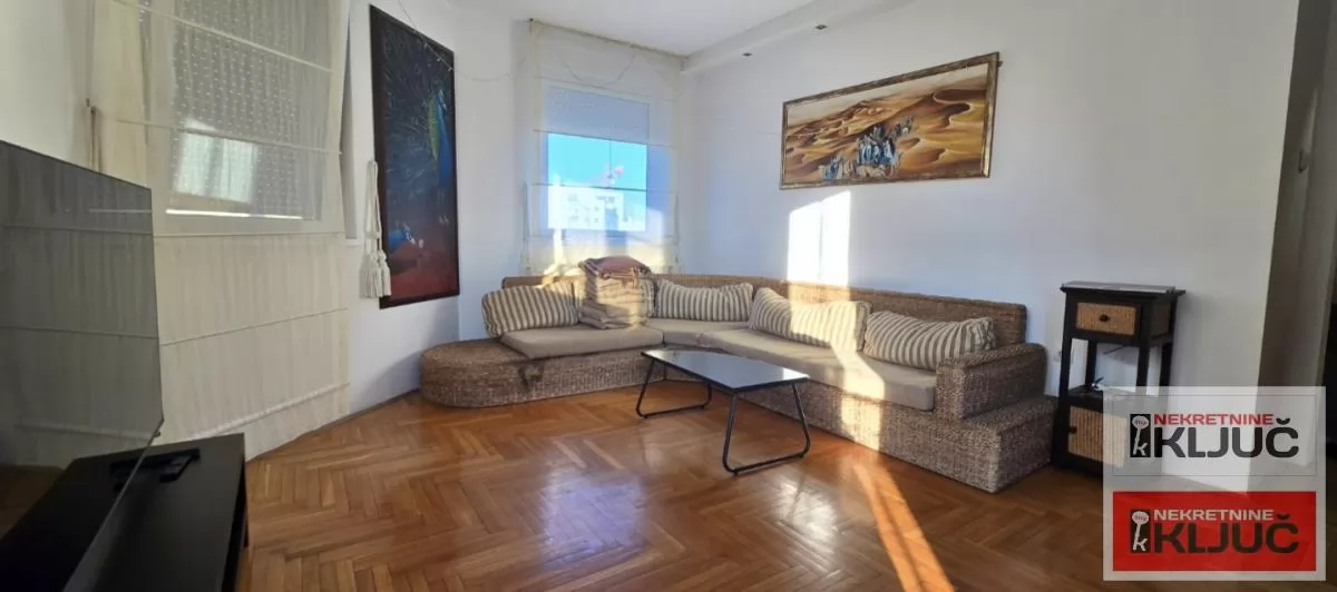 CENTAR IZDAJE SE DVOIPOSOBAN NAMEŠTEN STAN 2