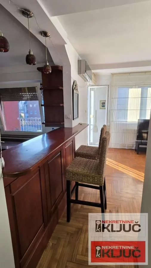 CENTAR IZDAJE SE DVOIPOSOBAN NAMEŠTEN STAN 6