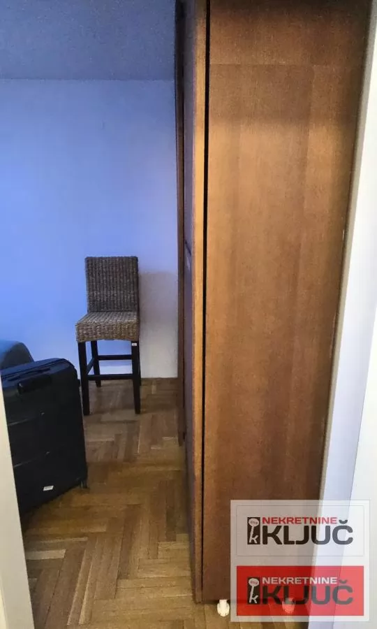 CENTAR IZDAJE SE DVOIPOSOBAN NAMEŠTEN STAN 9