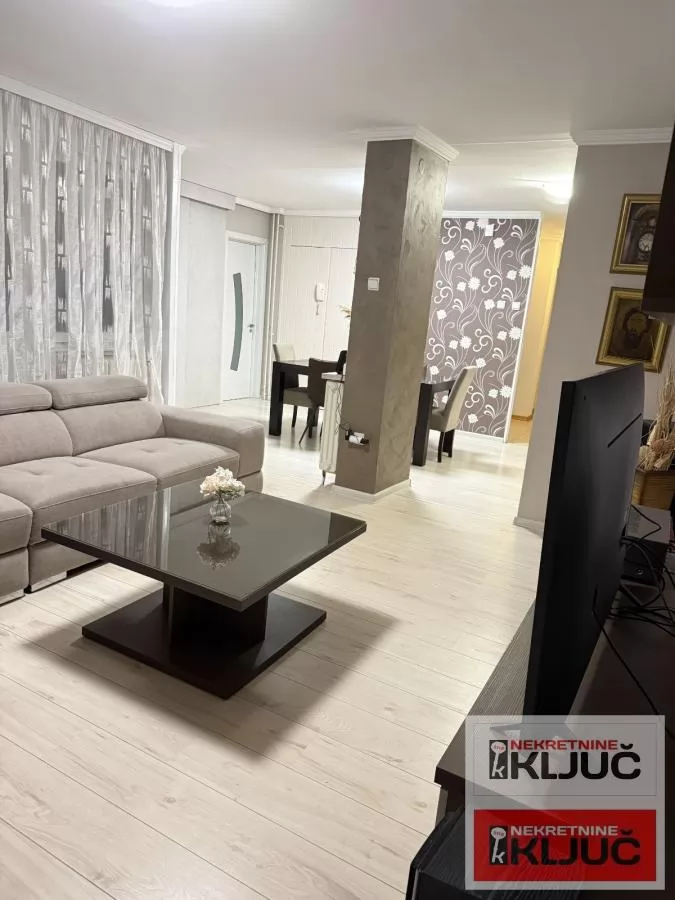 LIMAN 4, 78m2, Trosoban, Delimično renoviran 1