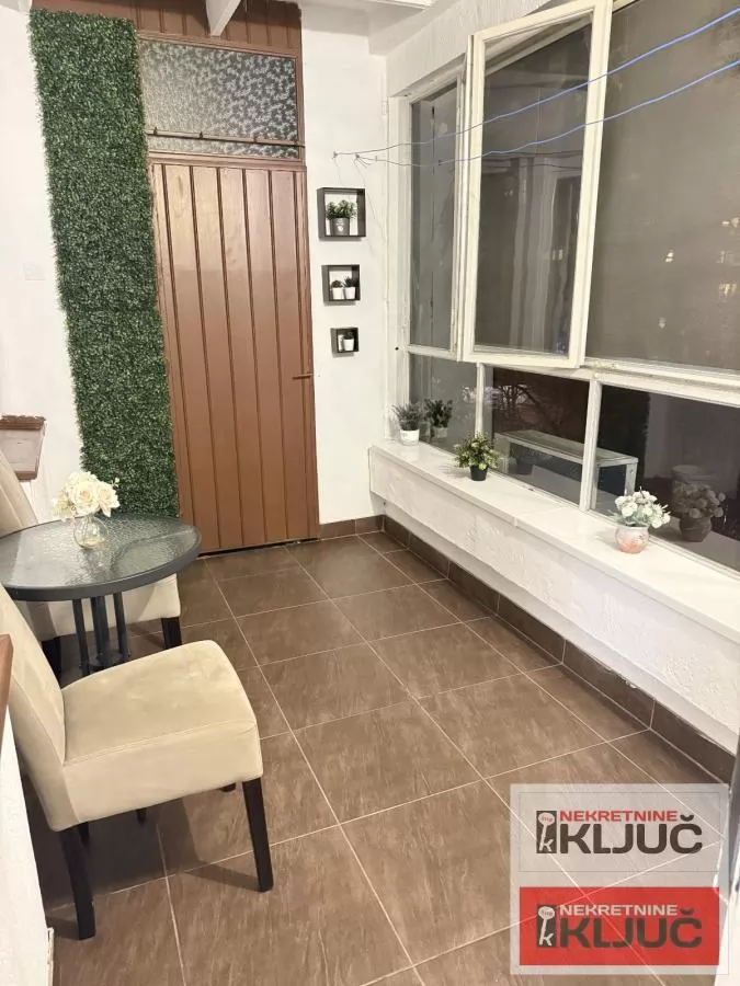 LIMAN 4, 78m2, Trosoban, Delimično renoviran 10