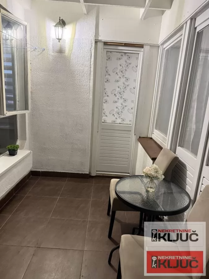 LIMAN 4, 78m2, Trosoban, Delimično renoviran 11