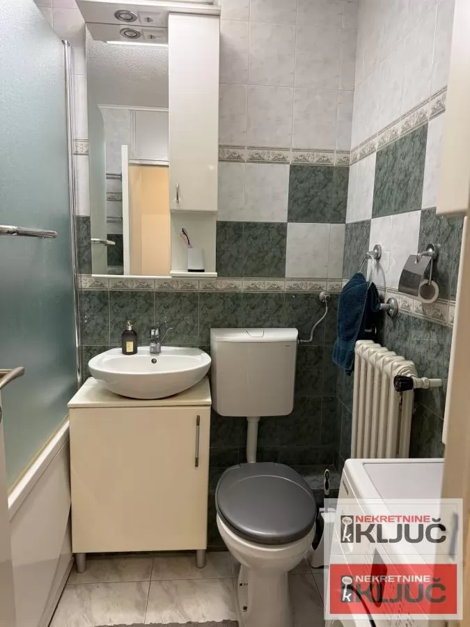 LIMAN 4, 78m2, Trosoban, Delimično renoviran 12