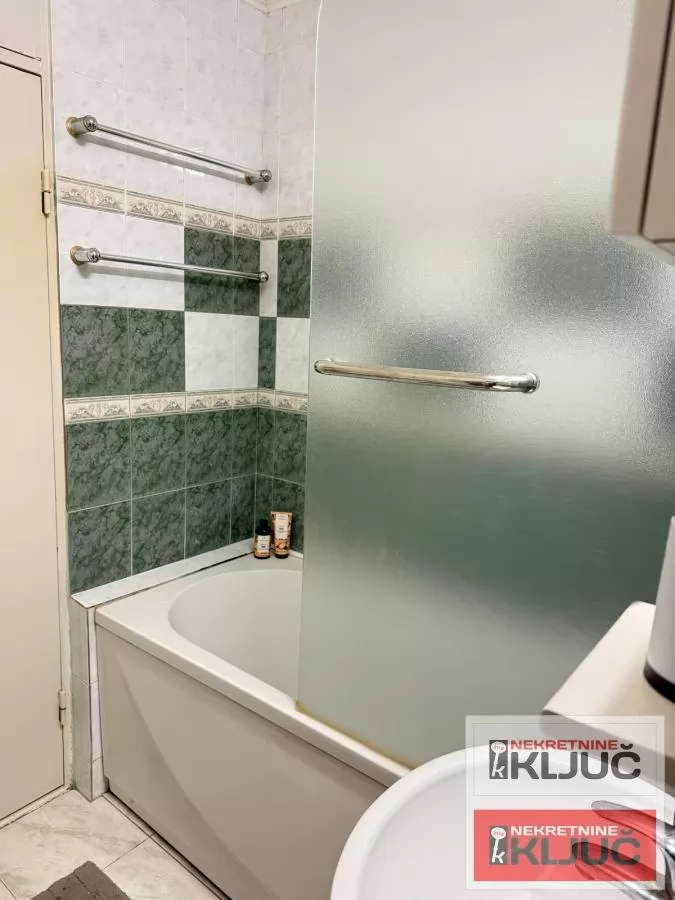 LIMAN 4, 78m2, Trosoban, Delimično renoviran 15