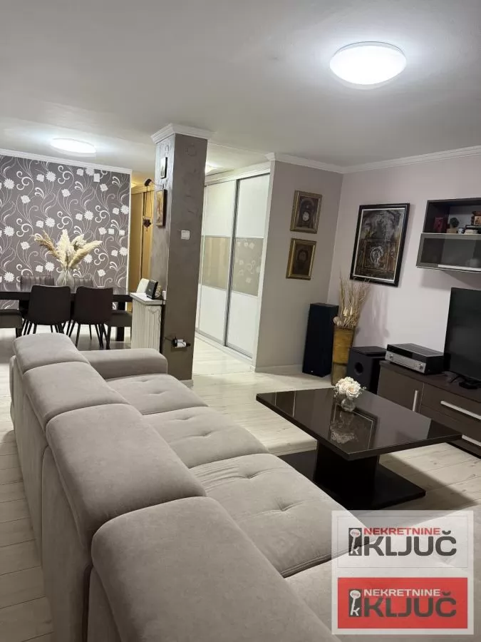 LIMAN 4, 78m2, Trosoban, Delimično renoviran 2