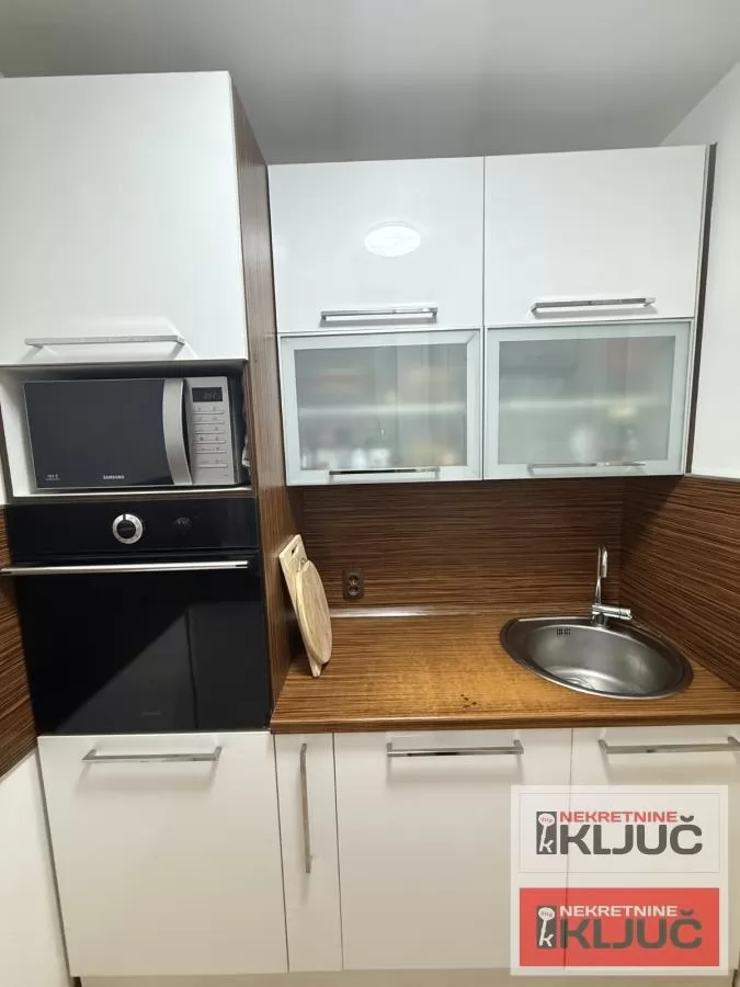 LIMAN 4, 78m2, Trosoban, Delimično renoviran 7