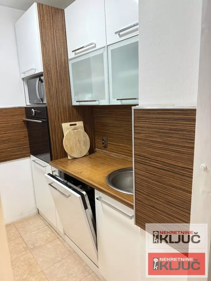 LIMAN 4, 78m2, Trosoban, Delimično renoviran 9