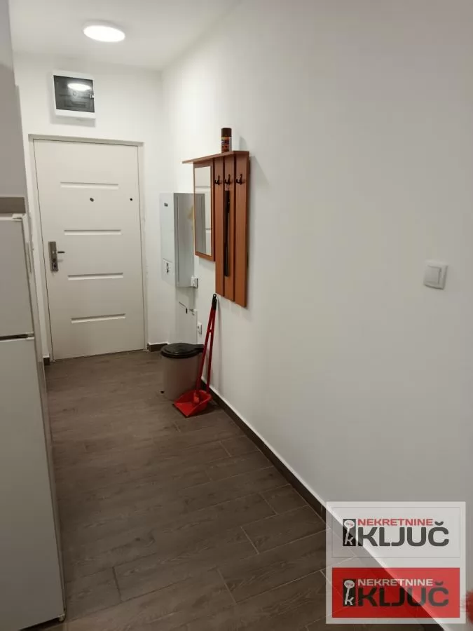 Odlicna garsonjera na Novoj detelinari 5