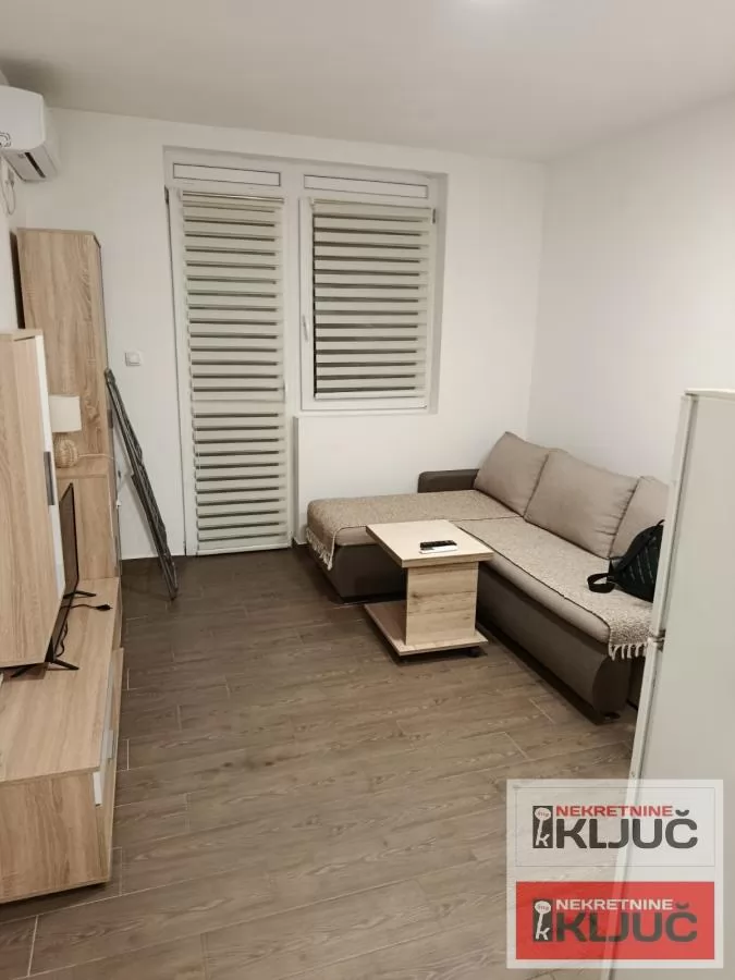 Odlicna garsonjera na Novoj detelinari 7