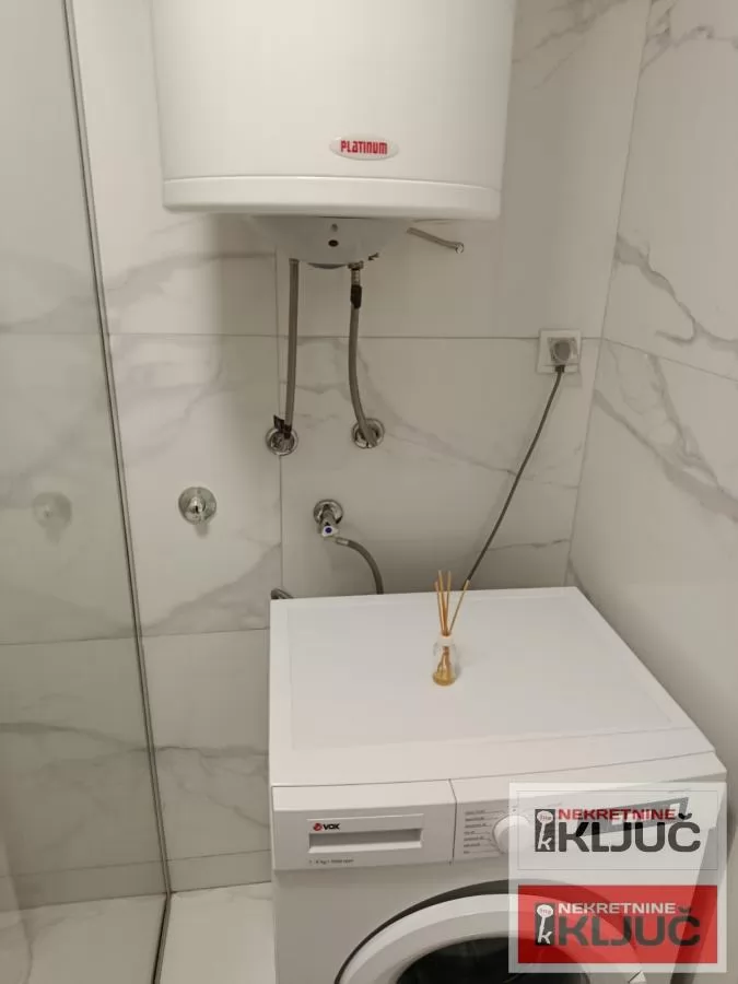 Odlicna garsonjera na Novoj detelinari 8