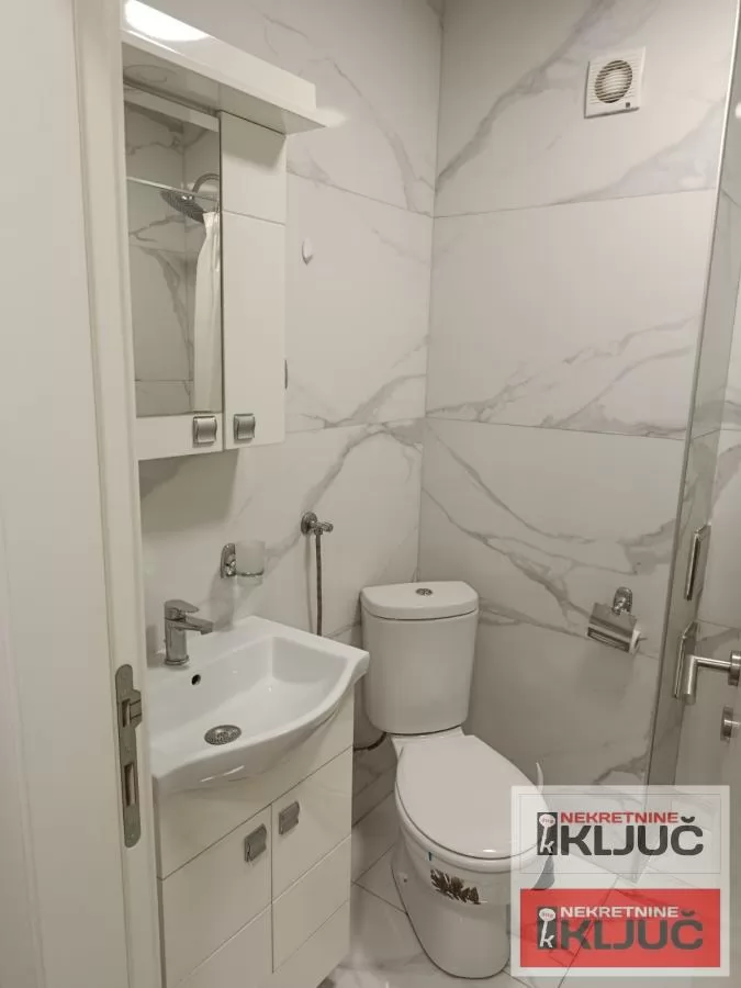 Odlicna garsonjera na Novoj detelinari 9