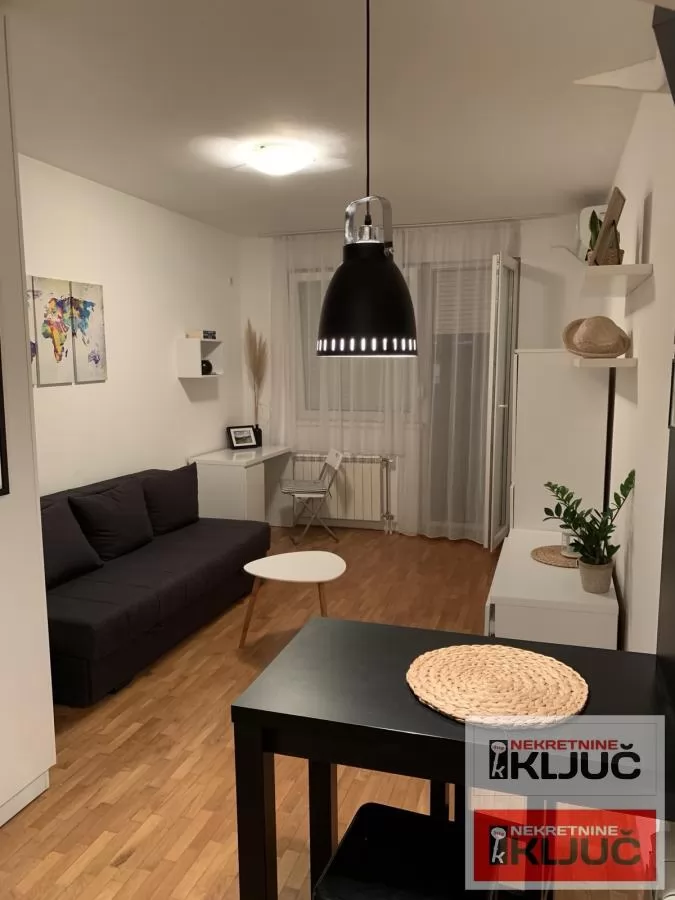 Odlicna garsonjera na Sajmu 1