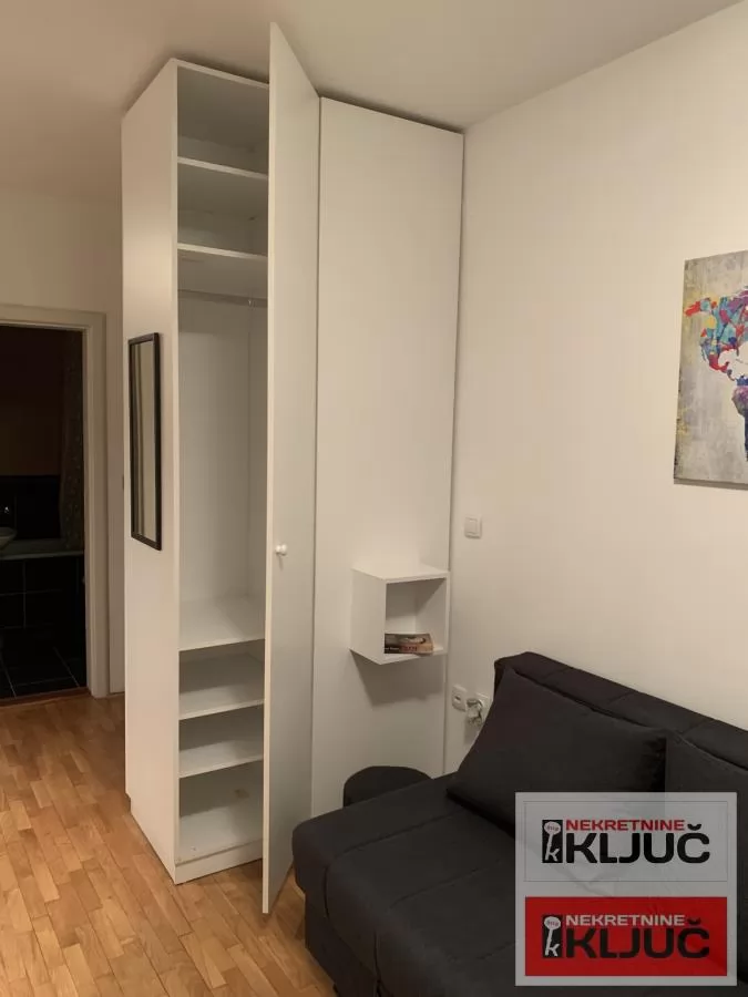 Odlicna garsonjera na Sajmu 2