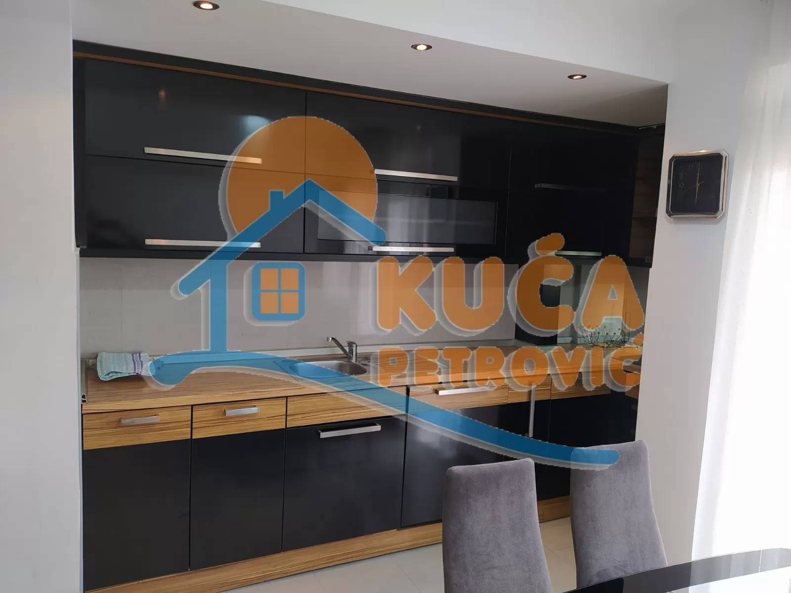 Trosoban stan, 80 m2, Obilićev Venac, Obilićev venac ID: i-04173 12