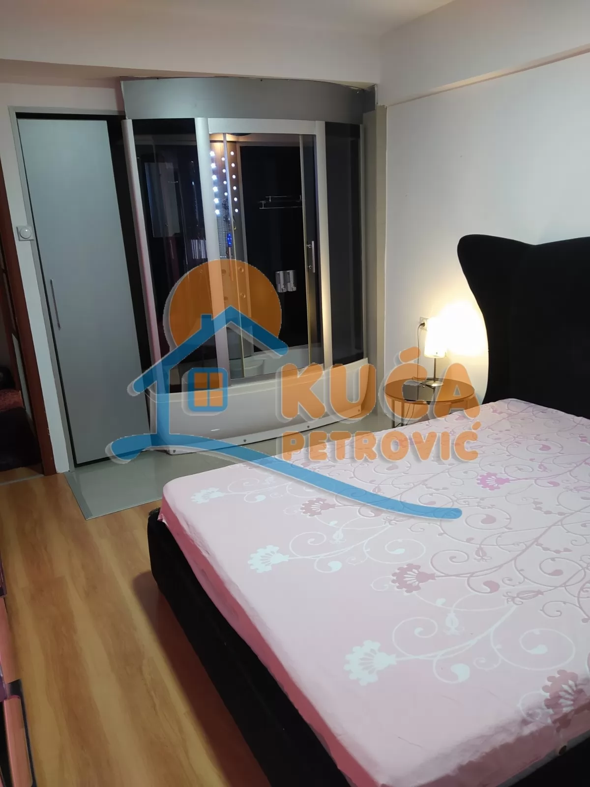 Trosoban stan, 80 m2, Obilićev Venac, Obilićev venac ID: i-04173 2