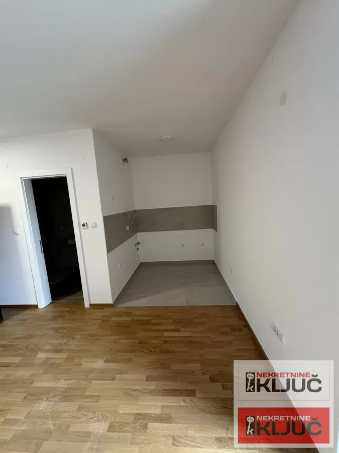 KOD SOMBORSKOG BULEVARA, 29m2, Garsonjera, Nova 5