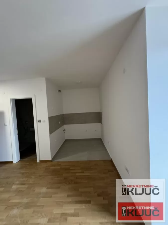 KOD SOMBORSKOG BULEVARA, 29m2, Garsonjera, Nova 7