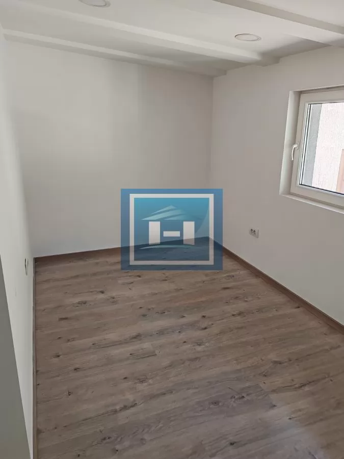 Botanicka bašta, 72m², renoviran 11