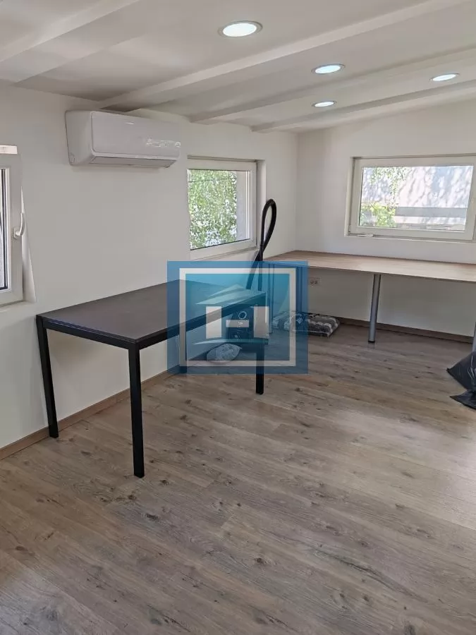 Botanicka bašta, 72m², renoviran 9