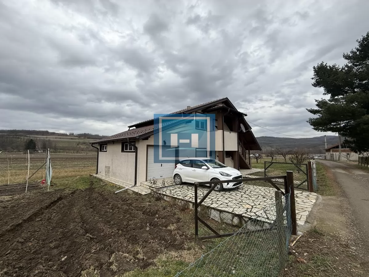 Dve kuće u Glavincima sa velikim imanjem -samo 8 km od grada 18