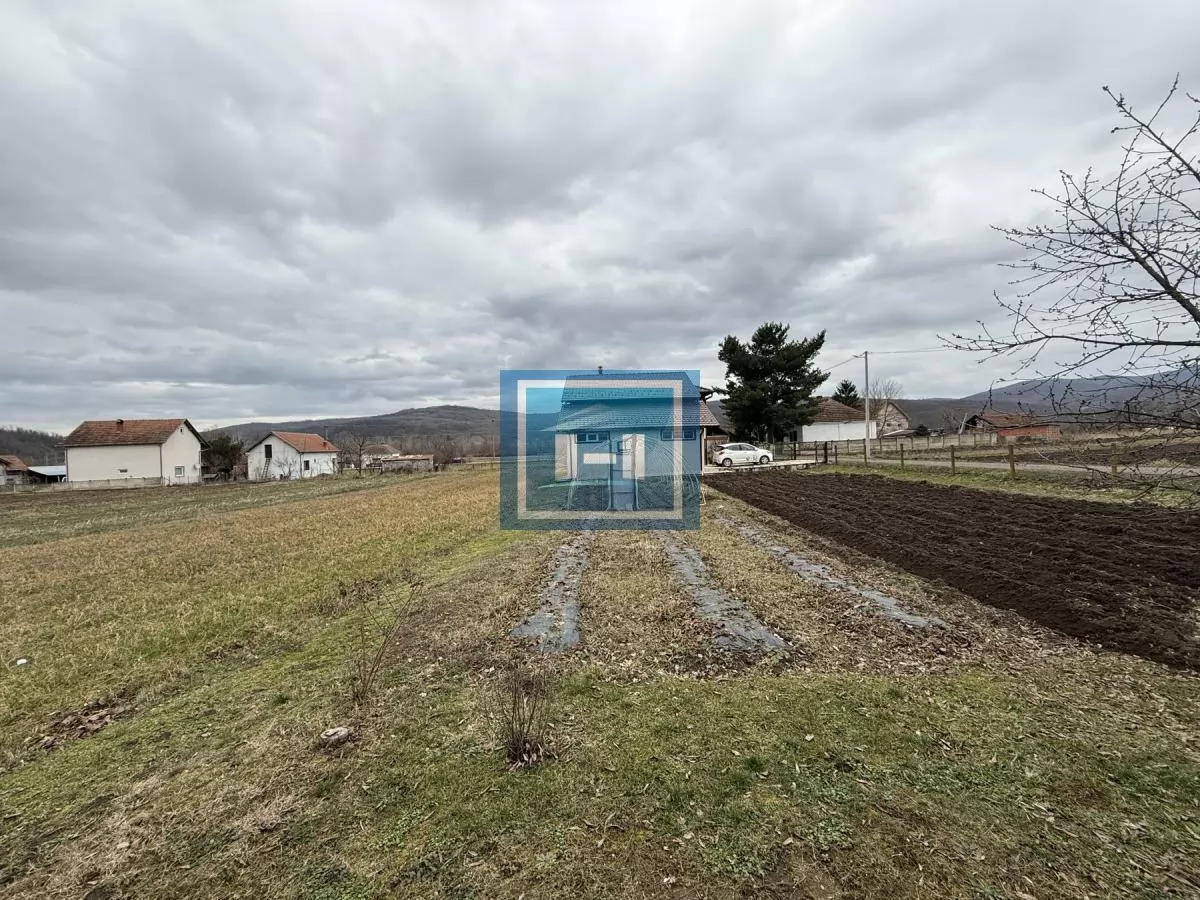 Dve kuće u Glavincima sa velikim imanjem -samo 8 km od grada 36