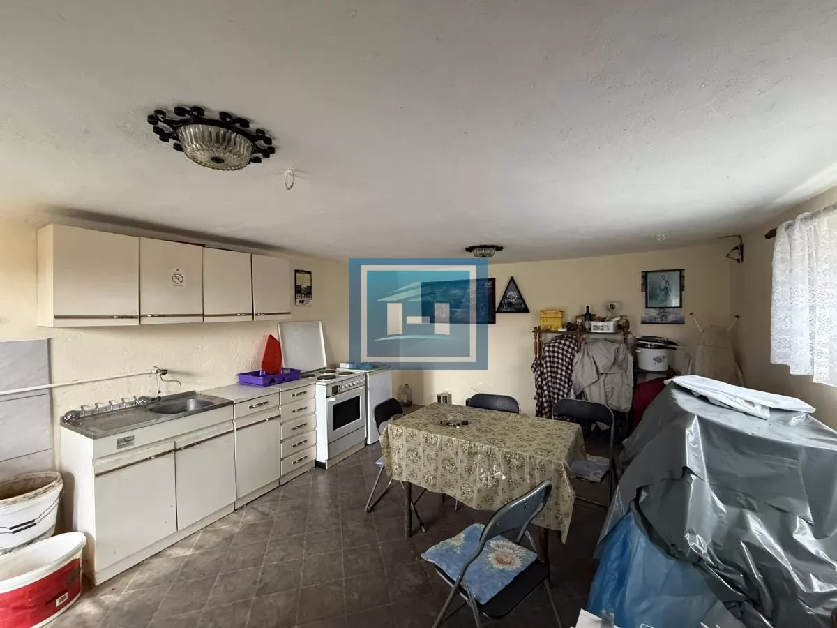 Dve kuće u Glavincima sa velikim imanjem -samo 8 km od grada 38