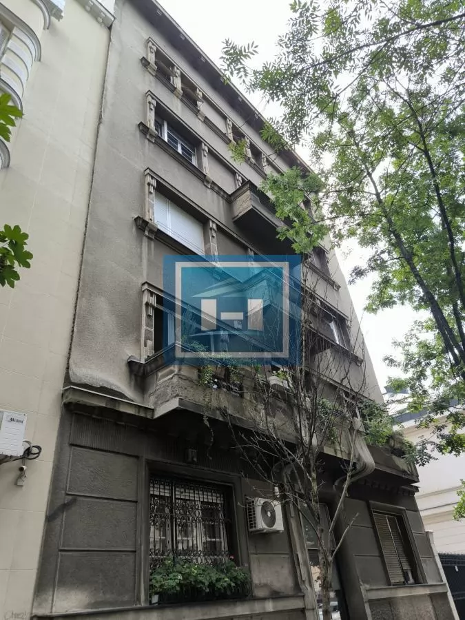 Idealno za dva apartmana – Studentski trg 1