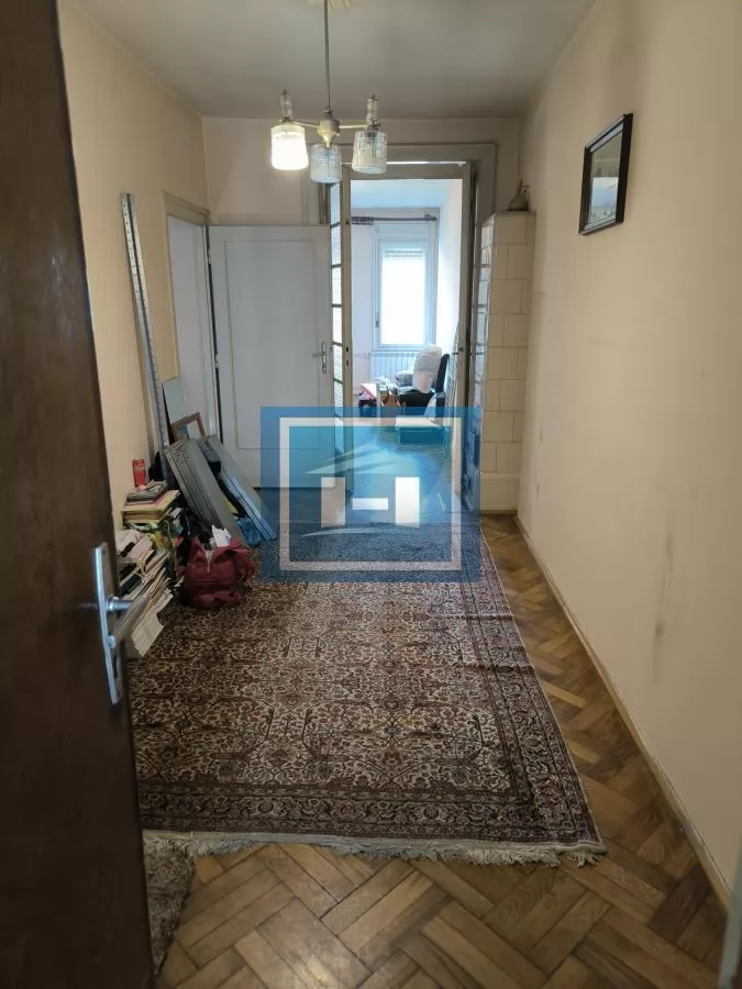 Idealno za dva apartmana – Studentski trg 2