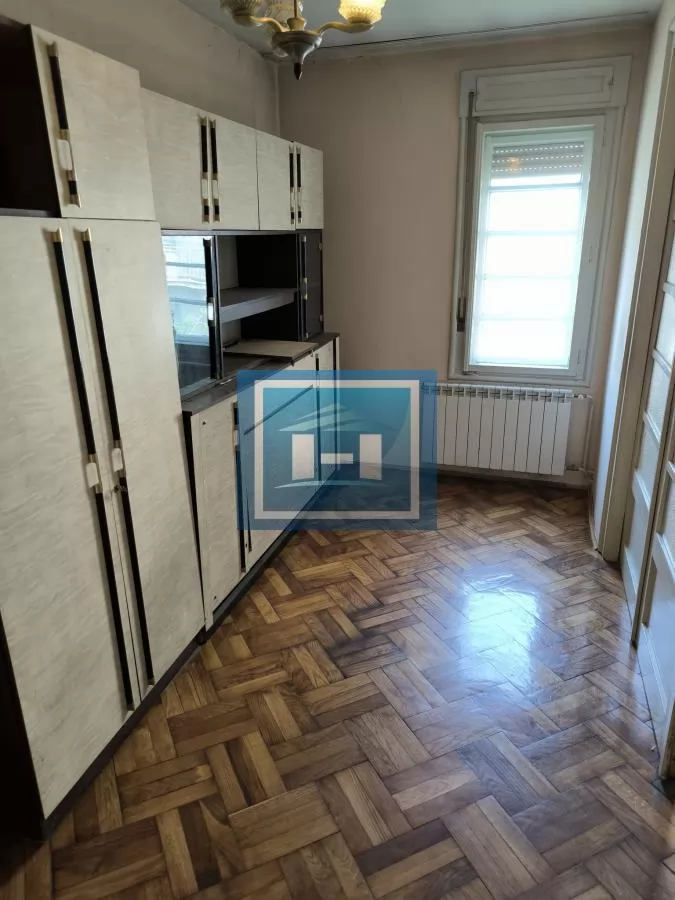 Idealno za dva apartmana – Studentski trg 5
