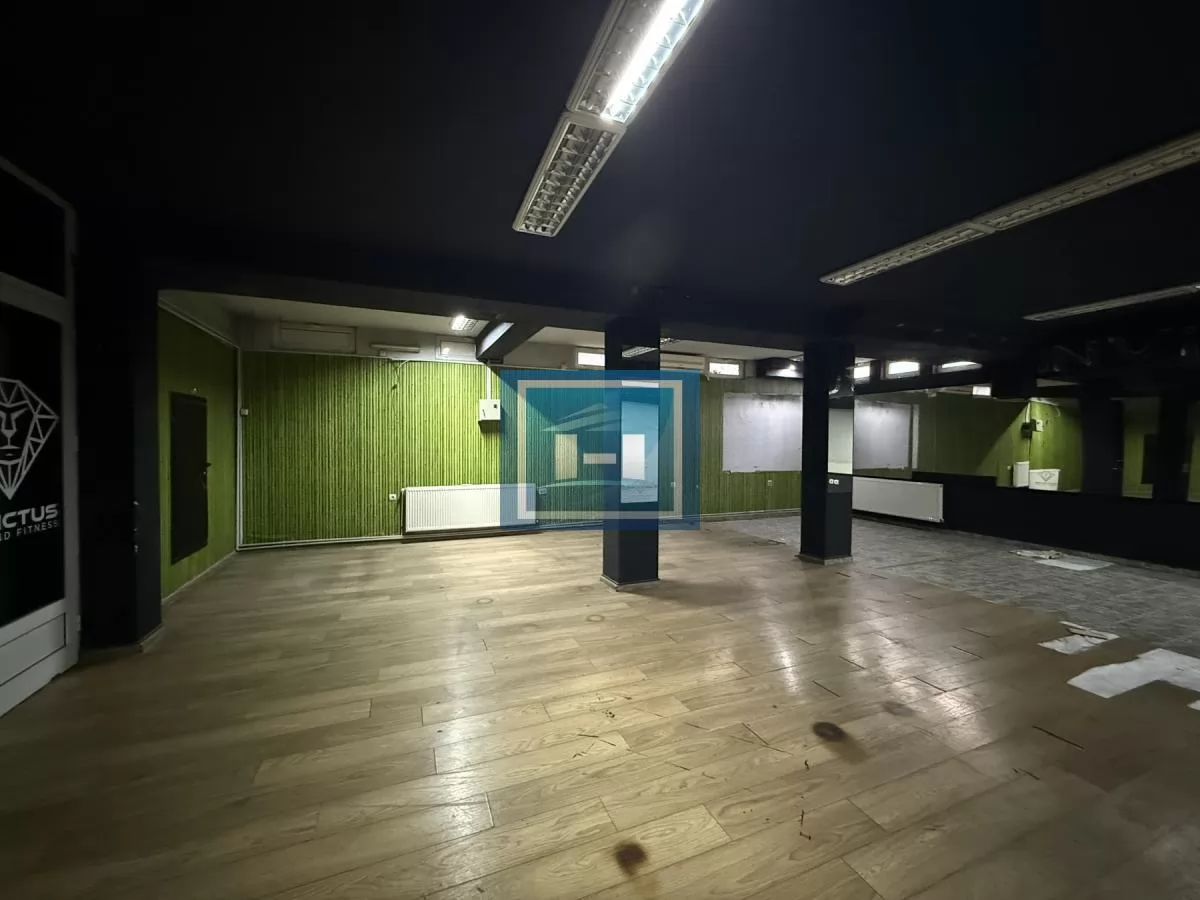 IZDAJE SE POSLOVNI PROSTOR – 165 m² – ODLIČNA LOKACIJA 1