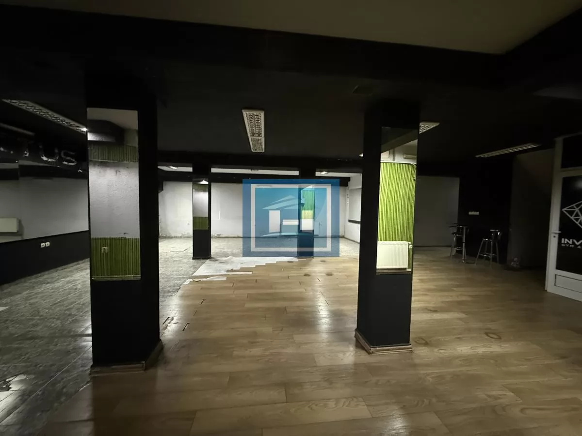 IZDAJE SE POSLOVNI PROSTOR – 165 m² – ODLIČNA LOKACIJA 6