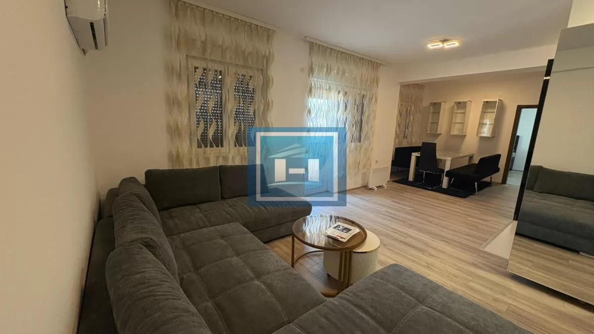 Izdaje se stan sa garažnim mestom – Akva park 1